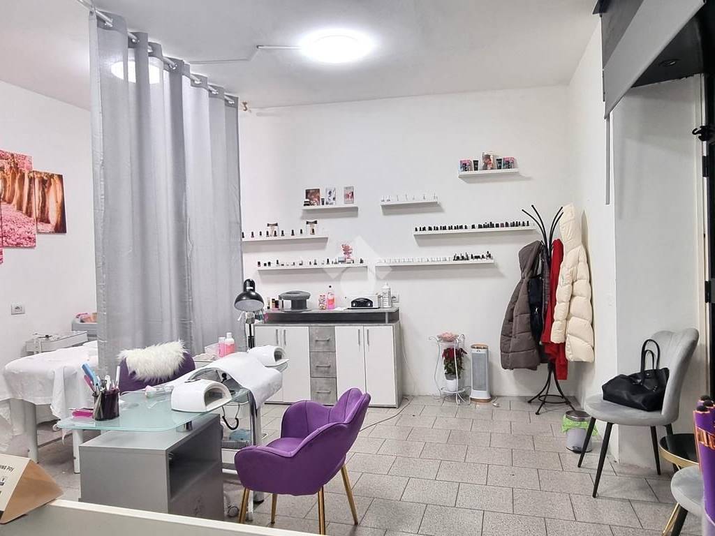 negozio in affitto a Como in zona Borghi