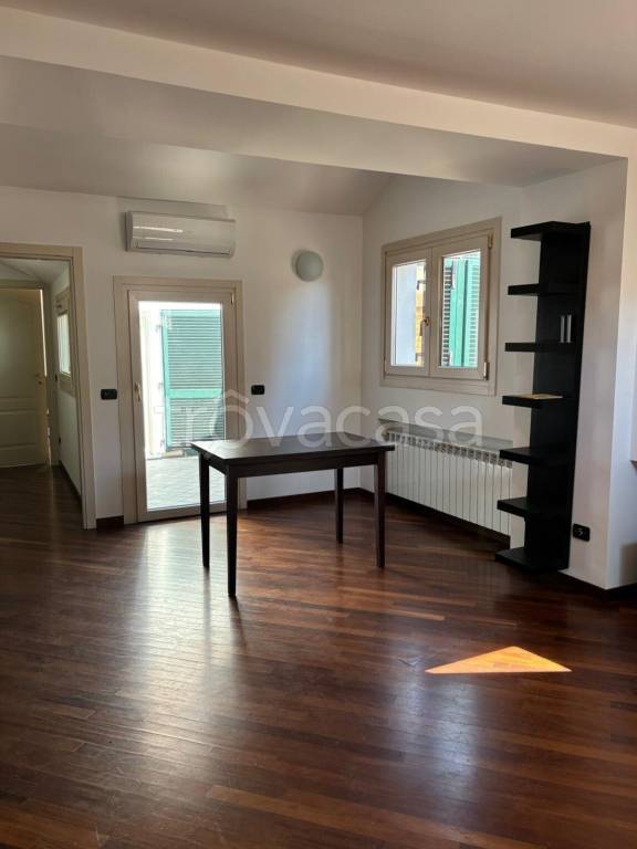 appartamento in affitto a Como in zona Viale Varese