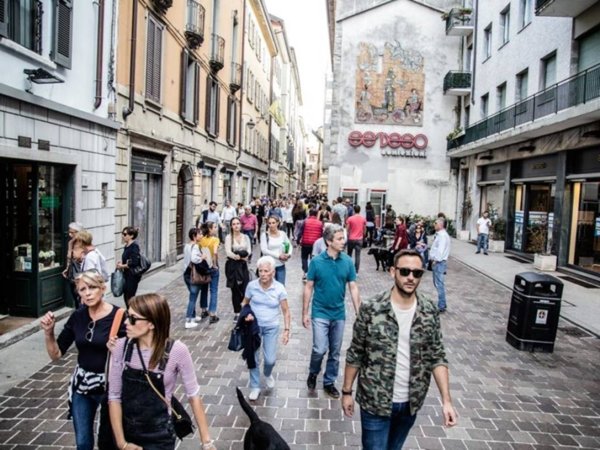 negozio in affitto a Como