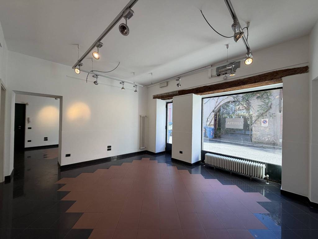 negozio in affitto a Como