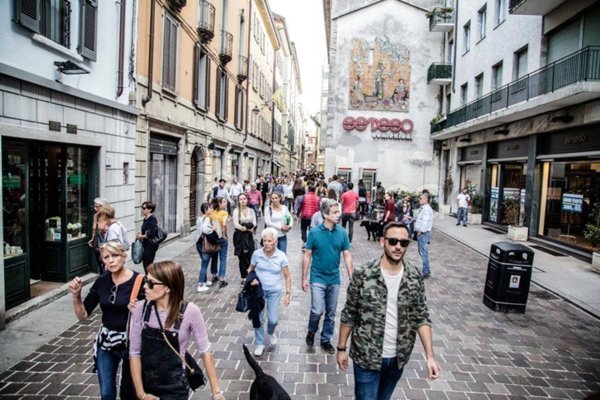 negozio in affitto a Como in zona Como Centro