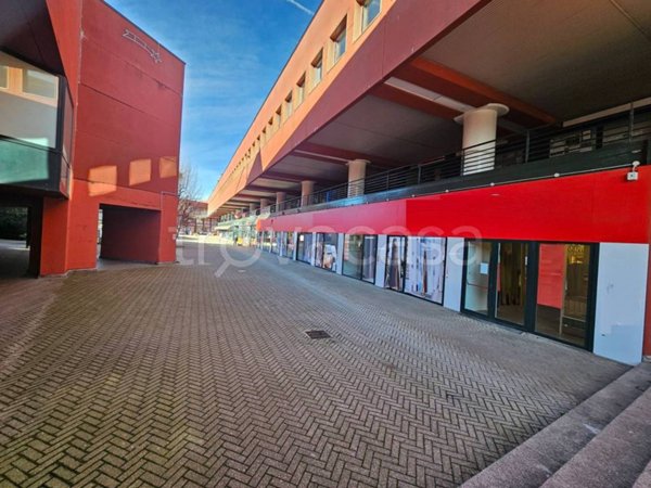 negozio in affitto a Como in zona Rebbio