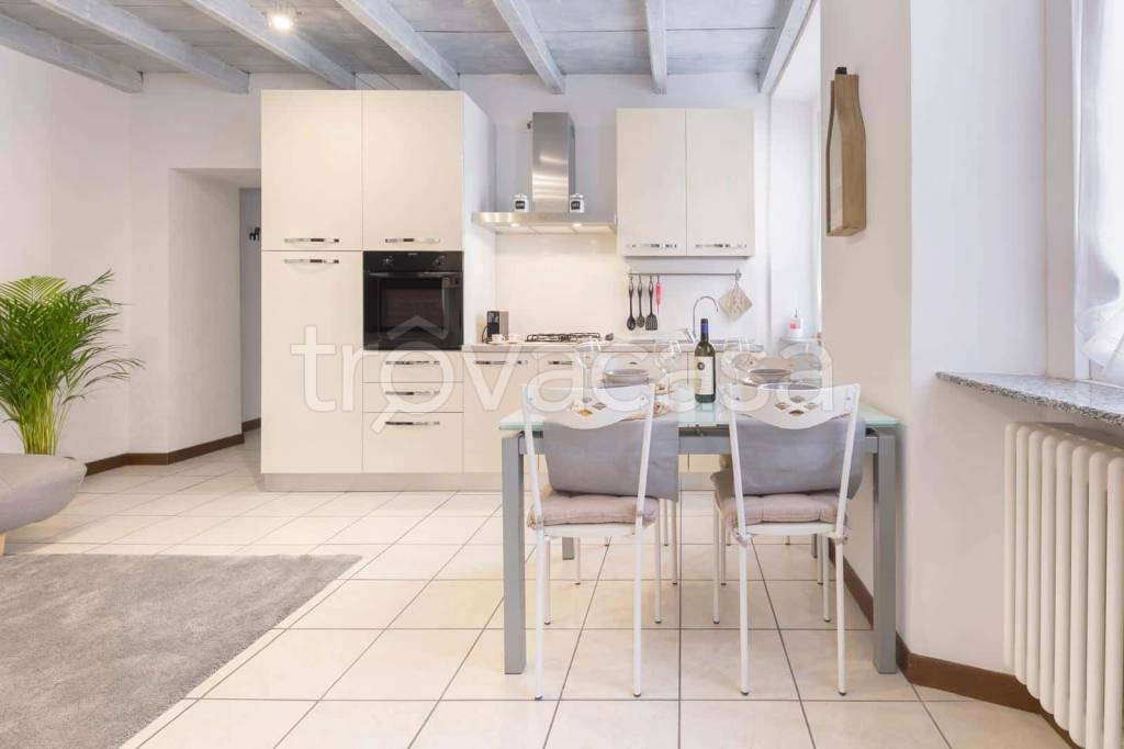 appartamento in affitto a Como in zona Borghi