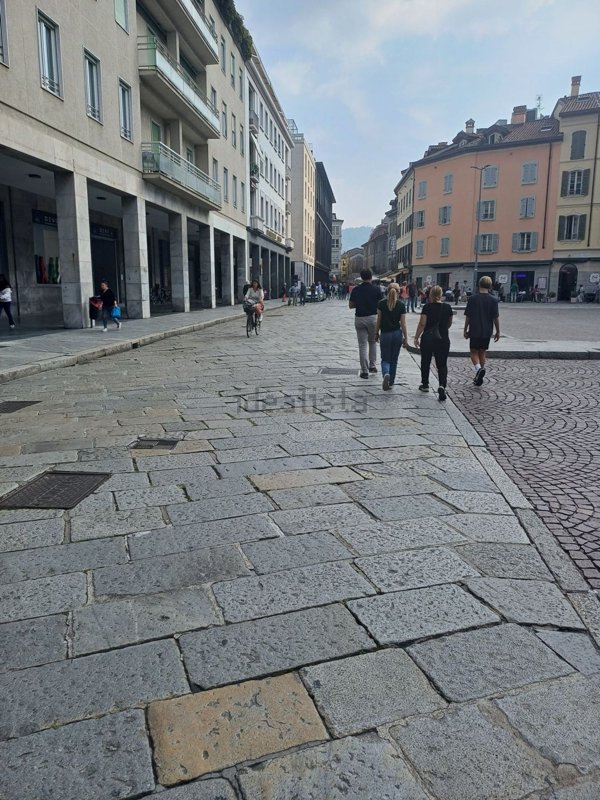negozio in affitto a Como