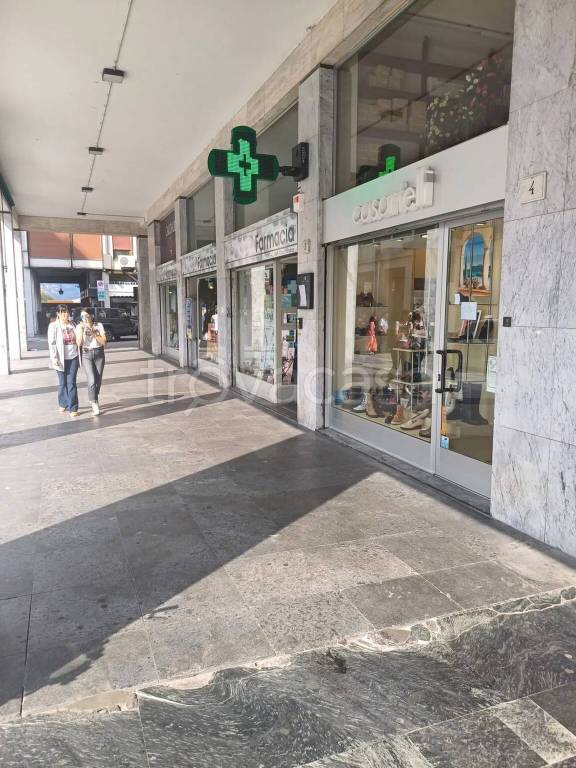 negozio in affitto a Como in zona Como Centro