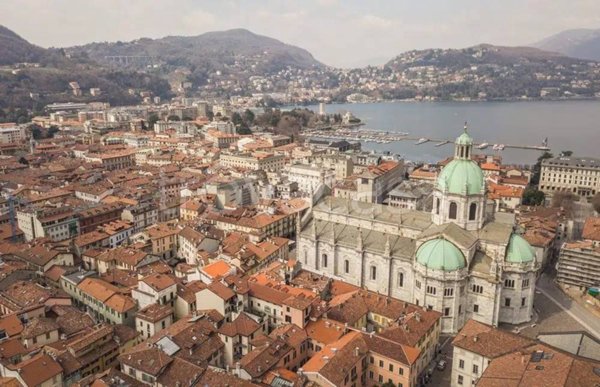 negozio in affitto a Como in zona Borghi