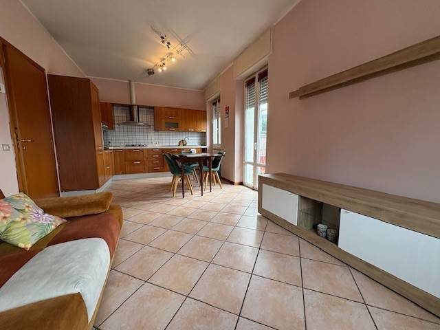 appartamento in affitto a Como in zona Sagnino