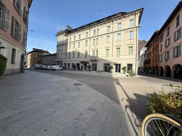 negozio in affitto a Como