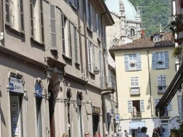 negozio in affitto a Como in zona Como Centro
