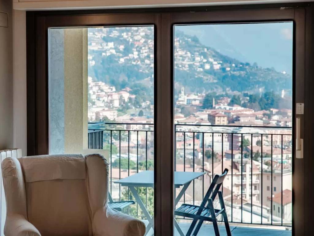 appartamento in affitto a Como in zona Tavernola