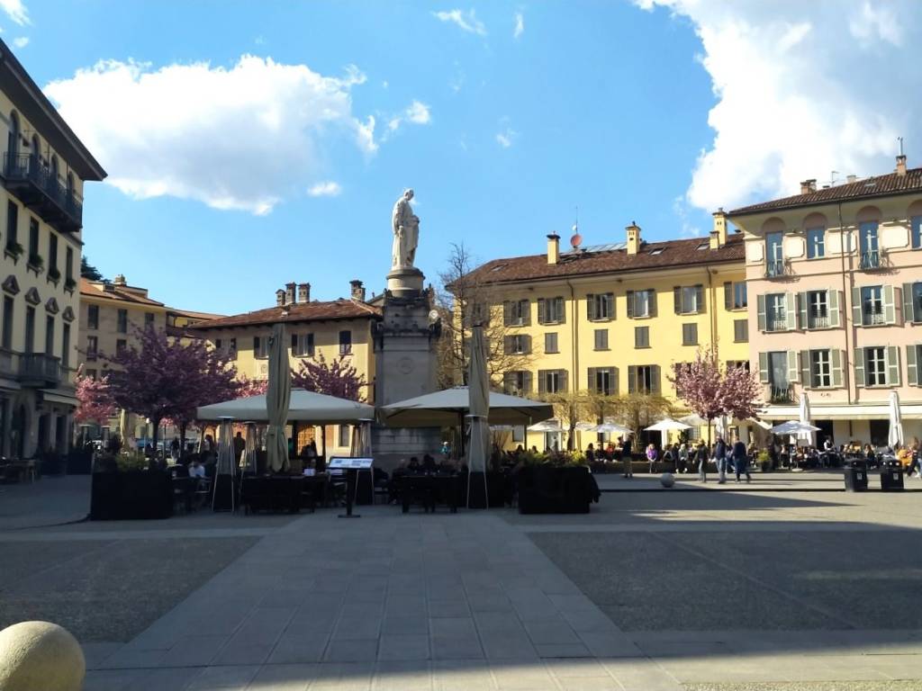 negozio in affitto a Como