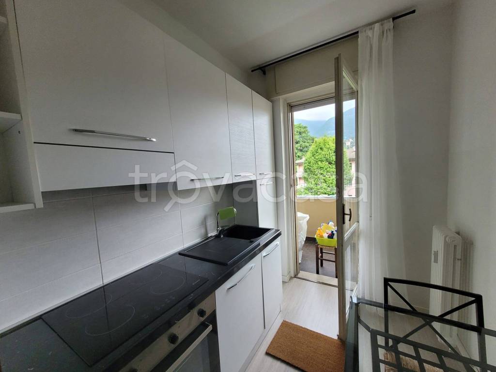 appartamento in affitto a Como in zona Tavernola