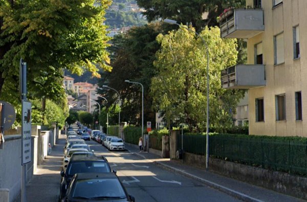 esavano in affitto a Como in zona Como Centro