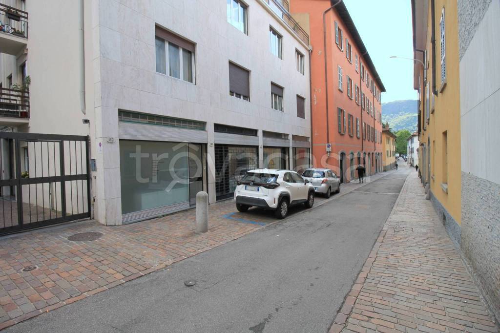 negozio in affitto a Como in zona Valduce