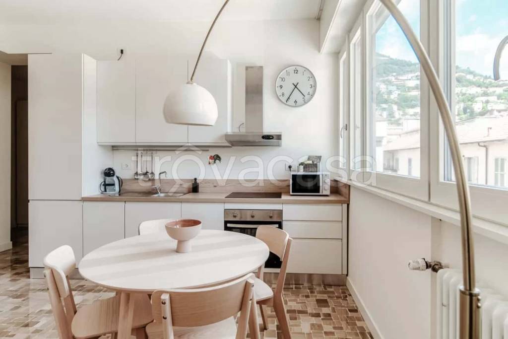 appartamento in affitto a Como in zona Borghi