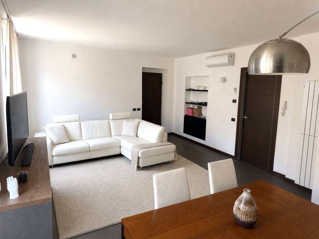 appartamento in affitto a Como in zona Borghi
