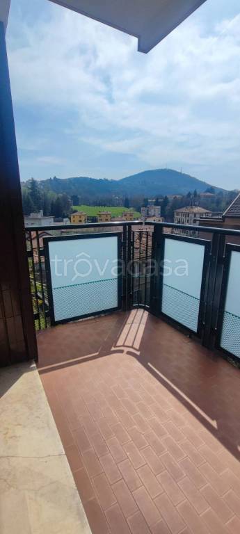 appartamento in affitto a Como in zona Garzola