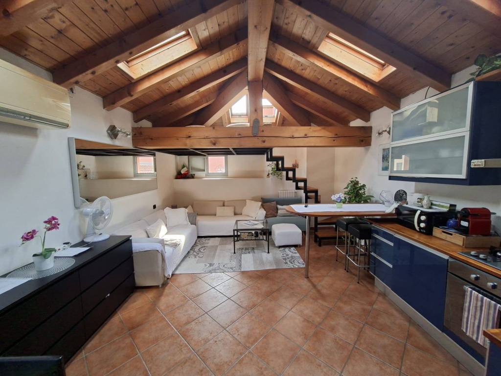appartamento in affitto a Como in zona Borghi