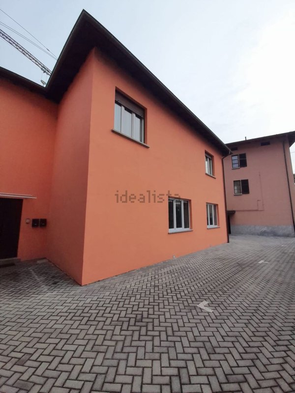 appartamento in affitto a Dongo