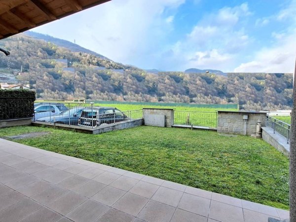 appartamento in affitto a Dongo