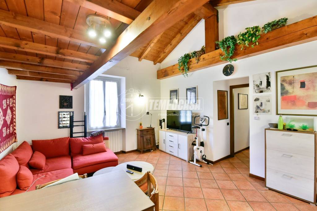 appartamento in affitto ad Erba
