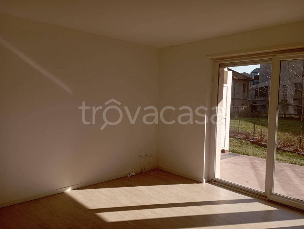 appartamento in affitto ad Erba