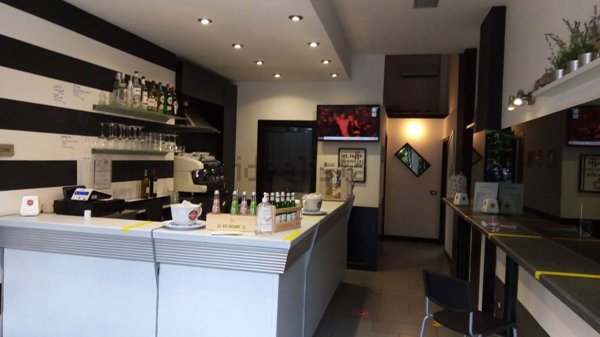 locale commerciale in affitto ad Erba
