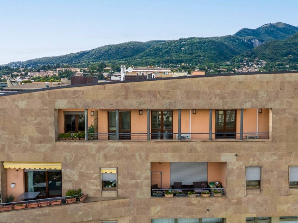 appartamento in affitto ad Erba