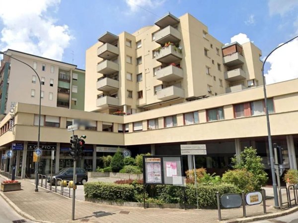 negozio in affitto ad Erba