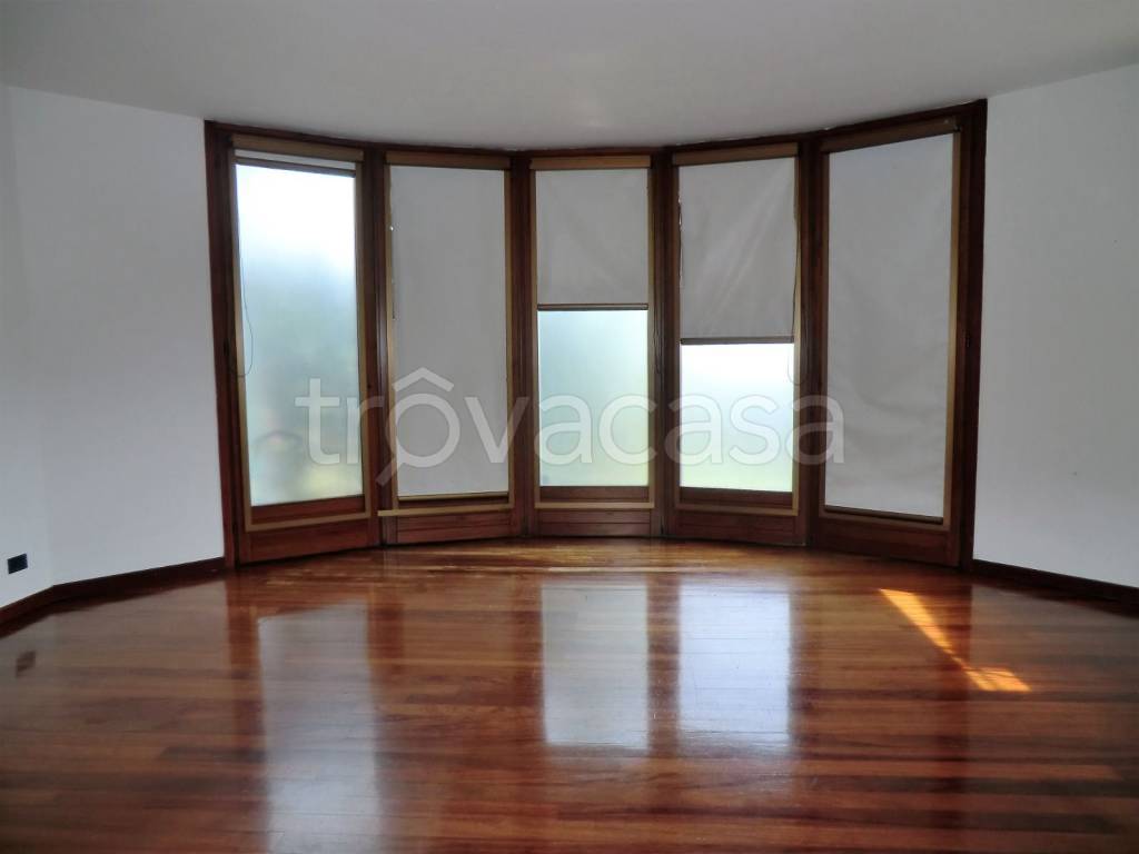 appartamento in affitto ad Erba