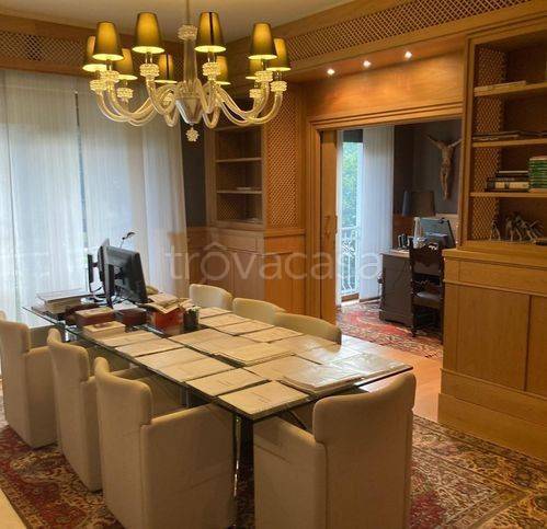 ufficio in affitto ad Erba