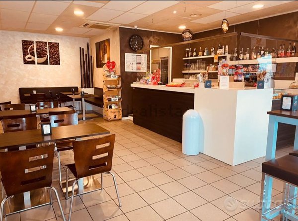 negozio in affitto ad Erba