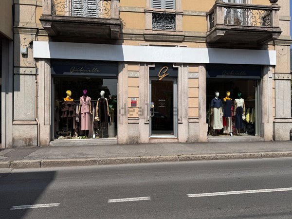 negozio in affitto ad Erba