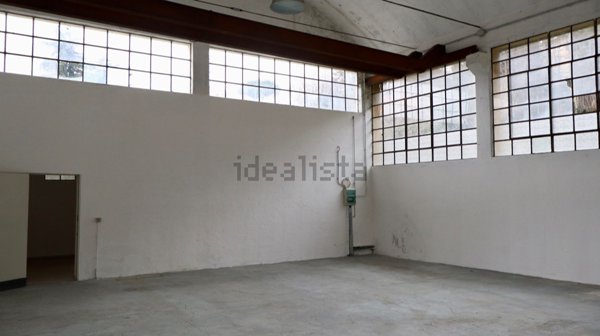 capannone in affitto ad Erba