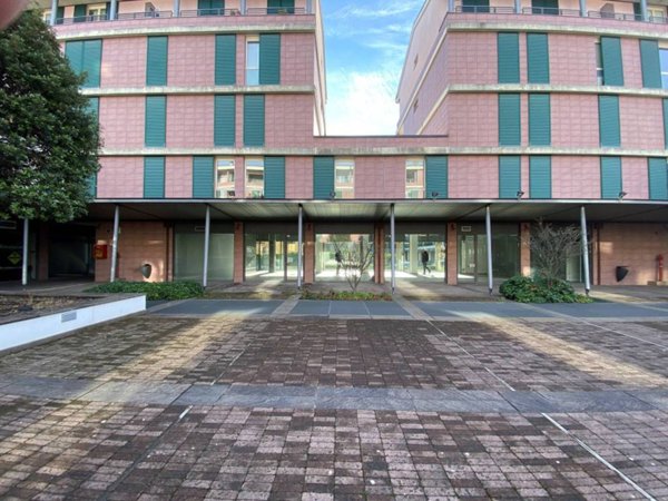 negozio in affitto ad Erba