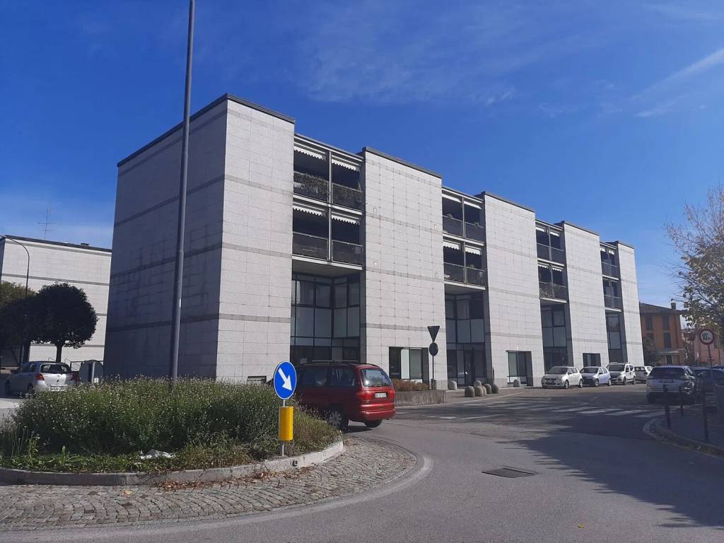 negozio in affitto ad Erba