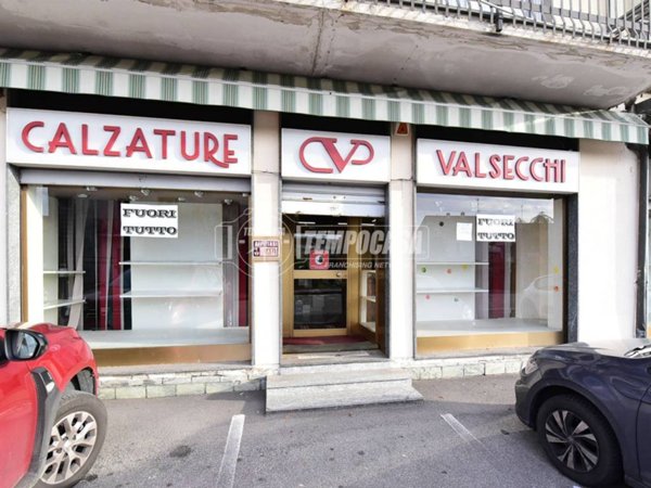 negozio in affitto ad Erba