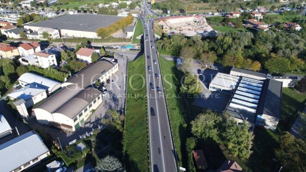 negozio in affitto ad Erba