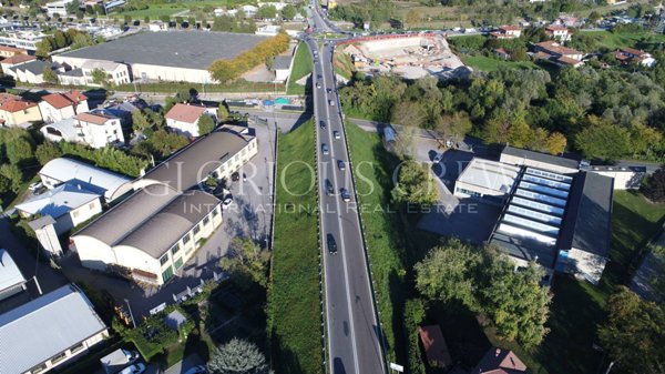 locale commerciale in affitto ad Erba