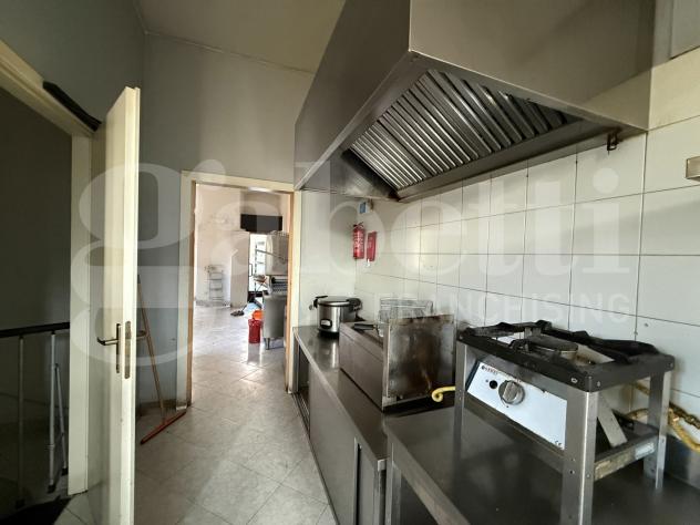 negozio in affitto ad Erba