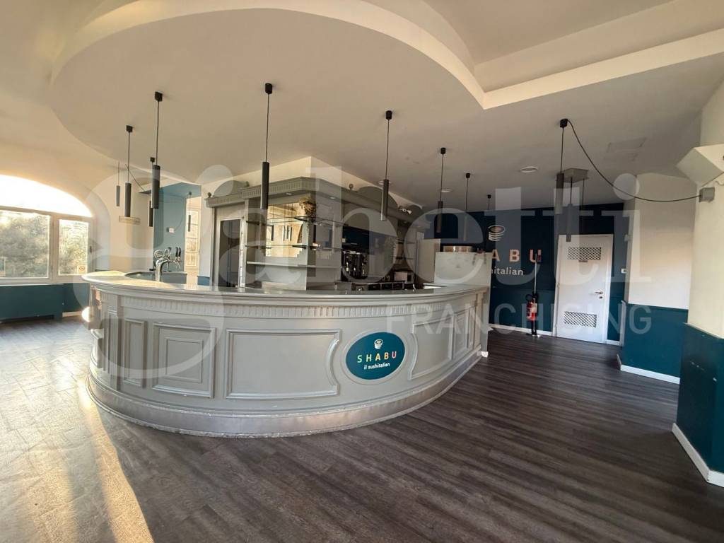 negozio in affitto ad Erba