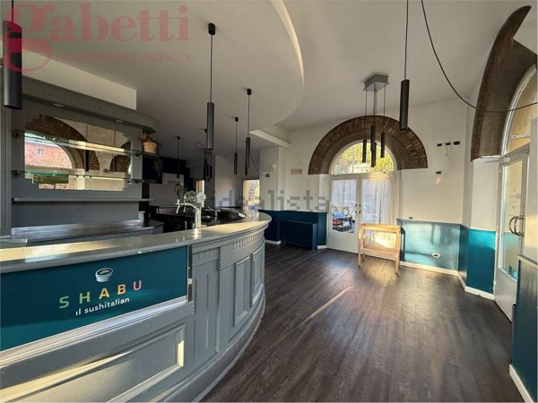 locale commerciale in affitto ad Erba