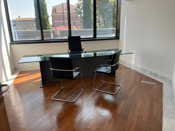 ufficio in affitto ad Erba