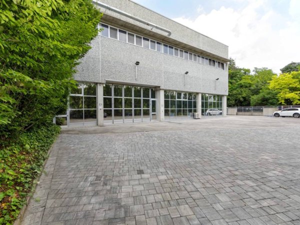 locale commerciale in affitto ad Erba