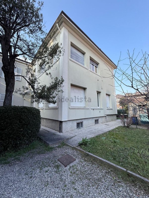 appartamento in affitto ad Erba