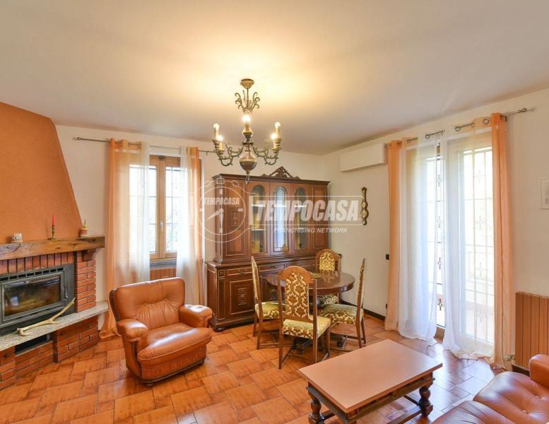 appartamento in affitto ad Erba