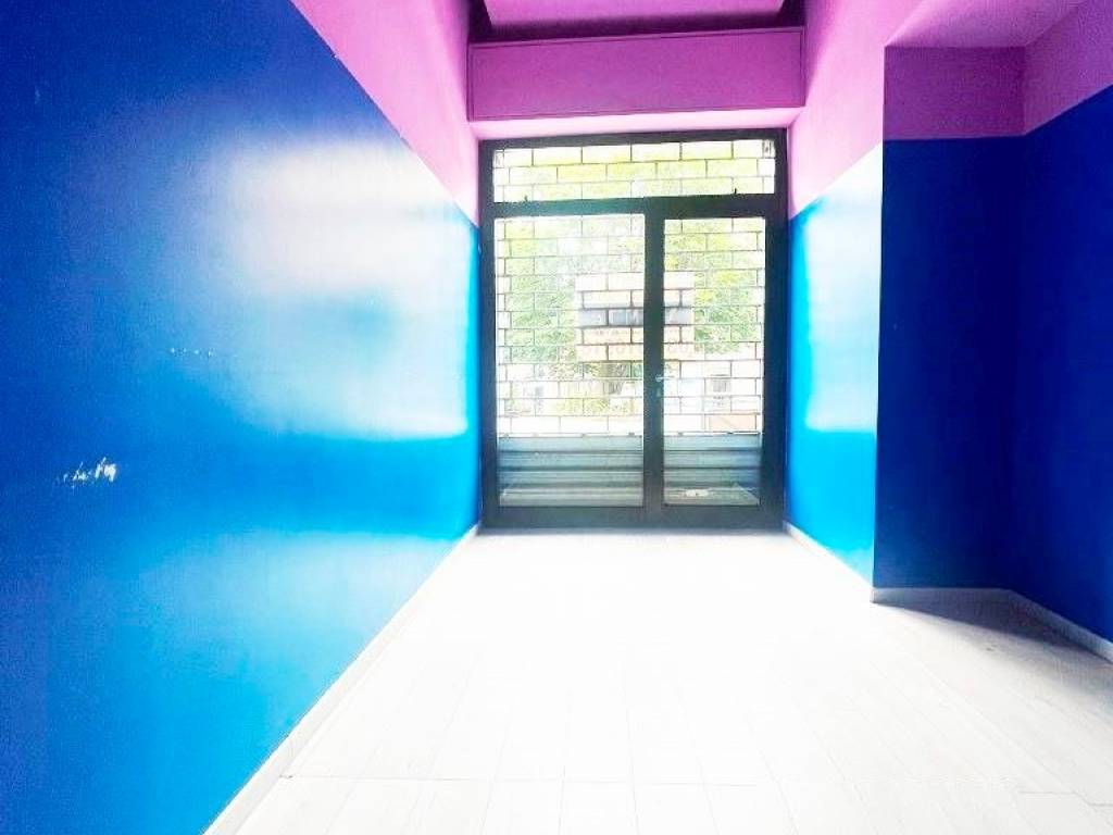 negozio in affitto ad Erba