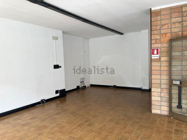negozio in affitto ad Erba