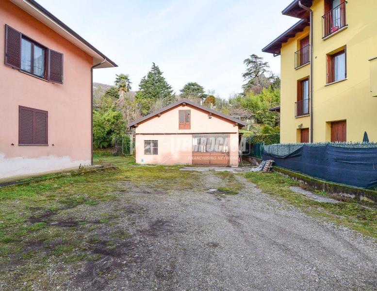 locale commerciale in affitto ad Erba