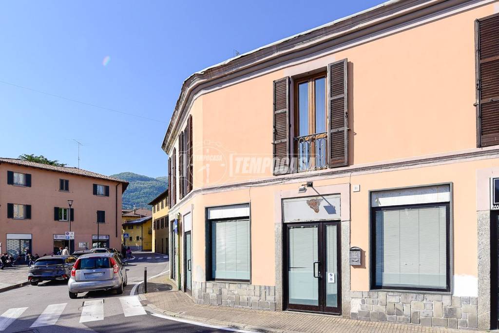 negozio in affitto ad Erba